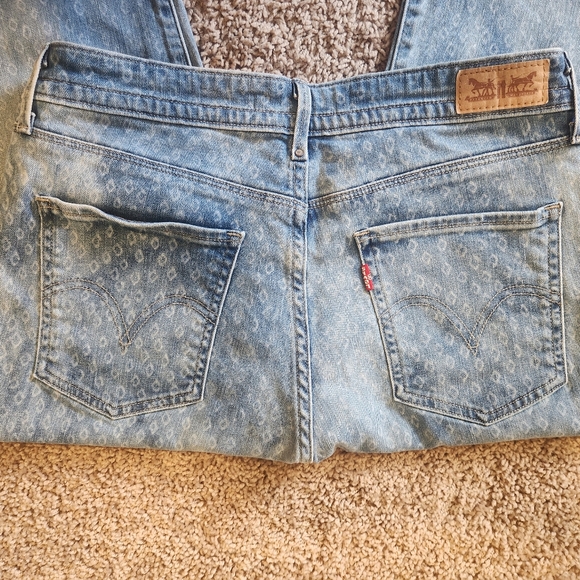 Levi's Jean's - Picture 3 of 4